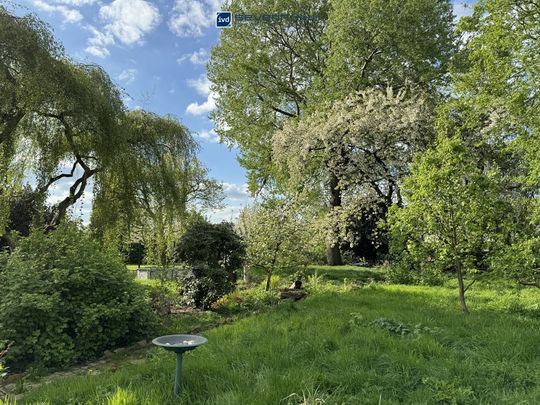 Zwei Fachwerkhäuser mit traumhaftem Garten auf großem
